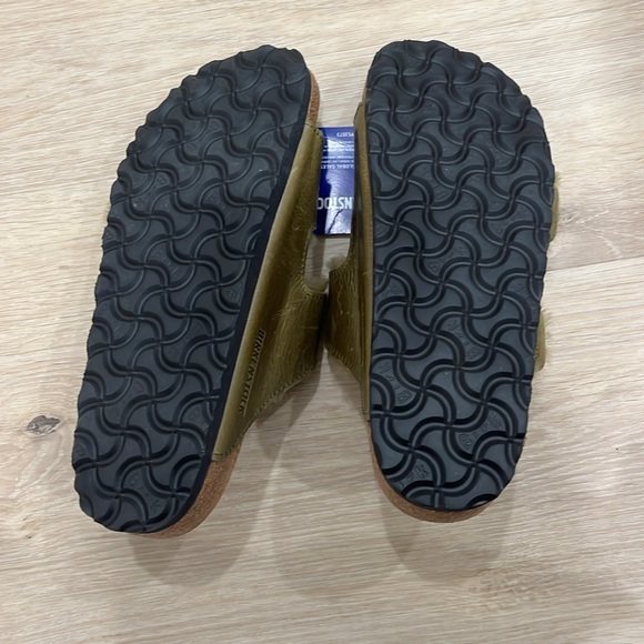 BIRKENSTOCK Arizona Big Buckle Genuine Shearling Lined Sandal - Picture 6 of 6